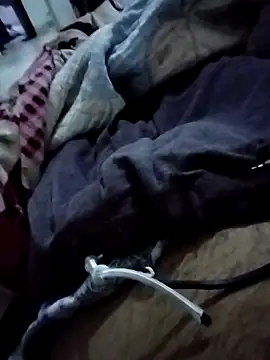 Snapshot of UnsureSlide chatting on March 26, 2026, 2:32 am UnsureSlide online show from March 26, 2026, 2:32 am