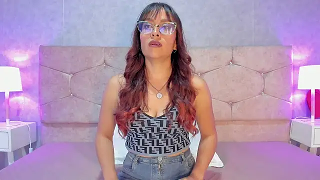 Snapshot of Chloe_Miiler chatting on February 16, 2026, 1:43 pm Chloe Miiler online show from February 16, 2026, 1:43 pm