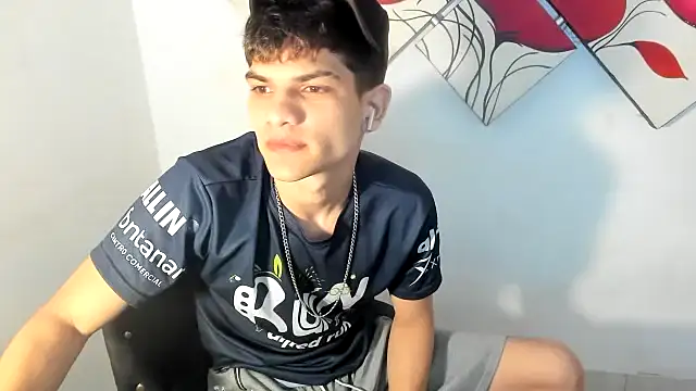 Jesshot bigcock20cm online show from June 7, 2026, 4:50 am