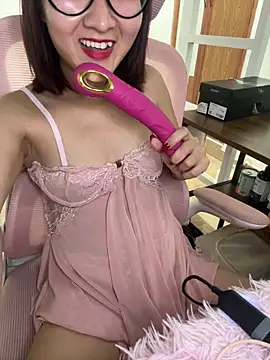LucyKiss online show from May 4, 2026, 11:46 am