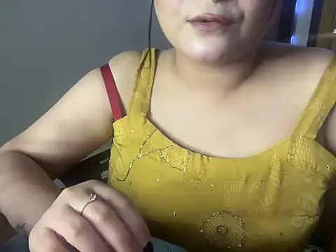 Snapshot of Hersheykaur chatting on April 20, 2026, 10:11 pm Hersheykaur online show from April 20, 2026, 10:11 pm