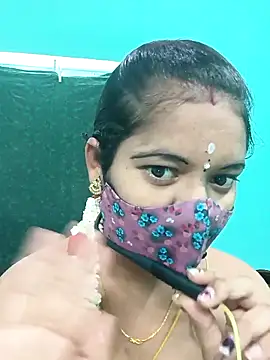 Snapshot of Tamilkannadacouple chatting on April 1, 2026, 5:42 am Tamilkannadacouple online show from April 1, 2026, 5:42 am