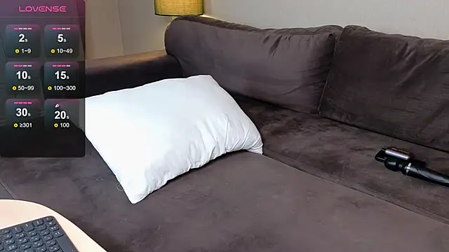 Snapshot of bright___rays____ chatting on February 26, 2026, 12:10 am bright rays online show from February 26, 2026, 12:10 am