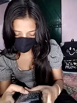 Snapshot of Naina-hott chatting on February 27, 2026, 7:35 pm Naina-hott online show from February 27, 2026, 7:35 pm