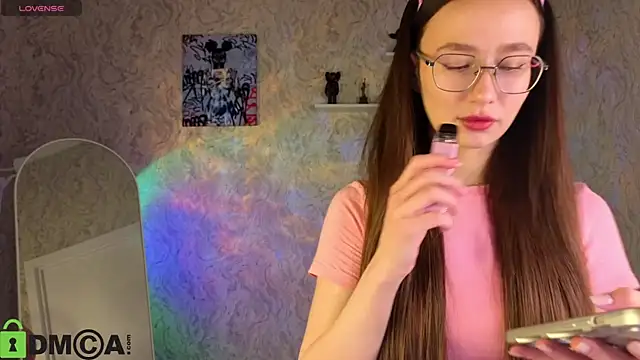  Kiki angel  online show from March 11, 2026, 9:47 am