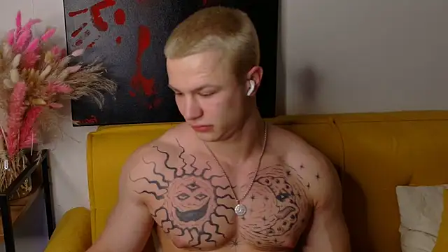 SterlingNoir online show from April 27, 2026, 9:02 pm