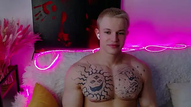 Snapshot of SterlingNoir chatting on February 9, 2026, 8:45 am SterlingNoir online show from February 9, 2026, 8:45 am