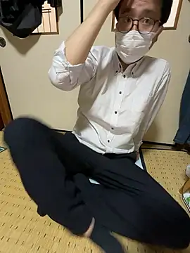 shizuku-kun211 online show from May 13, 2026, 2:29 am