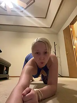 Marilynxo online show from February 18, 2026, 6:22 am