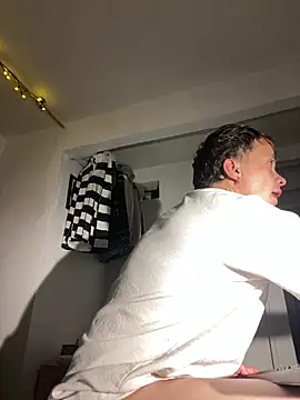 SimonMasseel online show from February 17, 2026, 3:26 am