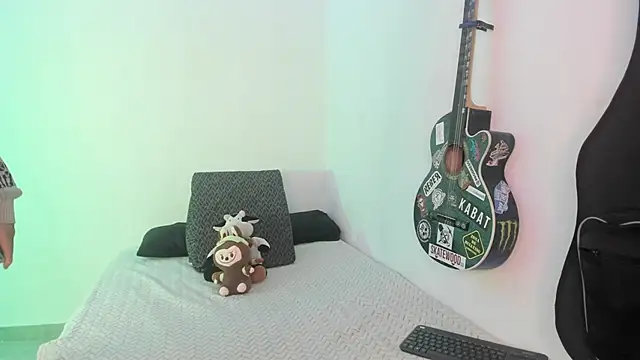 Snapshot of Aria_x_Orien_ chatting on February 17, 2026, 4:59 pm Aria x Orien online show from February 17, 2026, 4:59 pm