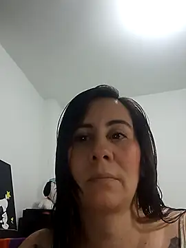 Snapshot of Sophie_Tyler chatting on April 29, 2026, 3:00 am Sophie Tyler online show from April 29, 2026, 3:00 am