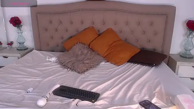 Snapshot of LucyVilla chatting on March 7, 2026, 4:30 am LucyVilla online show from March 7, 2026, 4:30 am