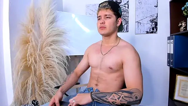 rayan linxx online show from March 30, 2026, 8:21 pm