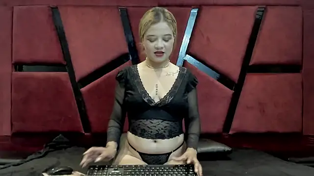 Snapshot of LilianaVegas chatting on April 10, 2026, 7:32 pm LilianaVegas online show from April 10, 2026, 7:32 pm