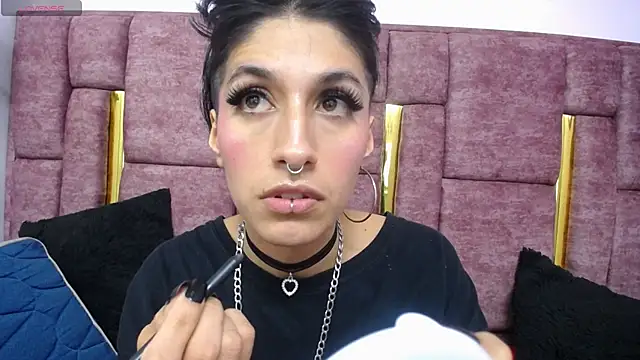 Snapshot of FRANCESCA_LOVE_ chatting on April 7, 2026, 4:14 am FRANCESCA LOVE online show from April 7, 2026, 4:14 am
