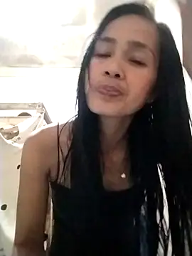 Snapshot of sweet_maxine44 chatting on April 21, 2026, 7:48 am sweet maxine44 online show from April 21, 2026, 7:48 am