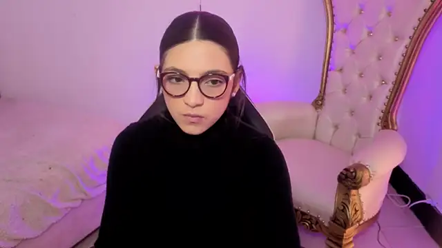 MAHYRA TAY online show from March 18, 2026, 7:26 pm