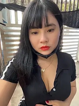Snapshot of Lewd_couple chatting on May 24, 2026, 5:40 am Lewd couple online show from May 24, 2026, 5:40 am
