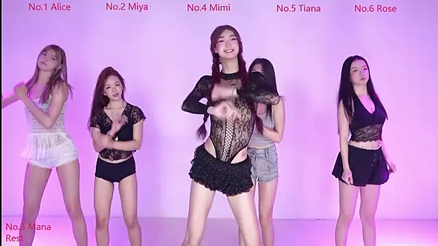 Snapshot of Velvet-girl chatting on April 3, 2026, 10:22 am Velvet-girl online show from April 3, 2026, 10:22 am