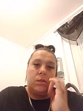 Snapshot of louisa36 chatting on June 19, 2026, 9:20 pm louisa36 online show from June 19, 2026, 9:20 pm