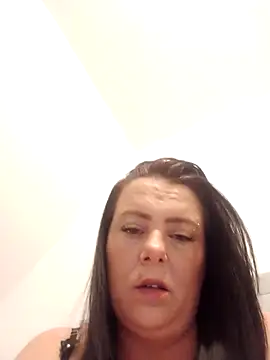 Snapshot of louisa36 chatting on April 24, 2026, 1:40 am louisa36 online show from April 24, 2026, 1:40 am