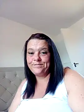 Snapshot of louisa36 chatting on April 23, 2026, 9:16 am louisa36 online show from April 23, 2026, 9:16 am