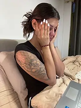 Snapshot of RachelWeisz_ chatting on May 19, 2026, 10:33 am RachelWeisz online show from May 19, 2026, 10:33 am