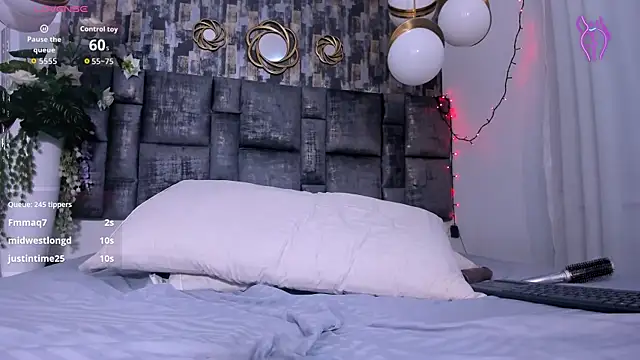 Snapshot of MiiaTauro chatting on February 22, 2026, 11:12 am MiiaTauro online show from February 22, 2026, 11:12 am