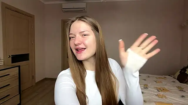 Snapshot of Milayouknow chatting on February 16, 2026, 7:18 am Milayouknow online show from February 16, 2026, 7:18 am