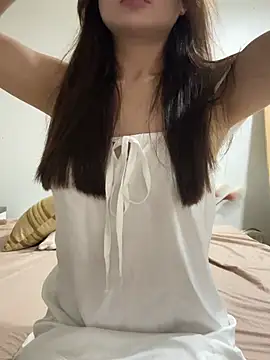 Rin-yiyi online show from April 2, 2026, 4:52 am