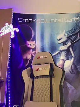 Smokebluntafterblunt online show from April 5, 2026, 2:07 am