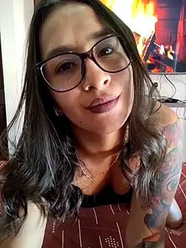 Paola andrade online show from February 10, 2026, 1:43 pm