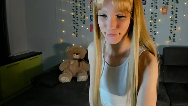 Kiracute18 online show from March 7, 2026, 5:40 pm