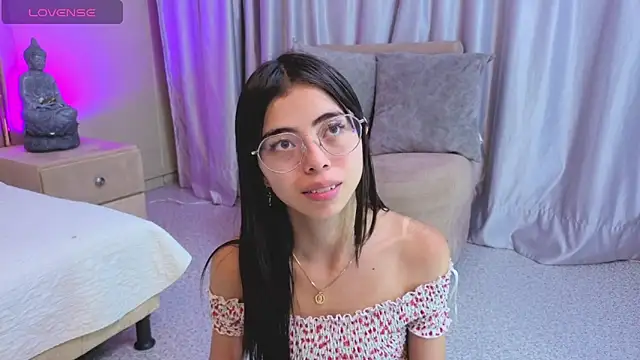 Snapshot of Mia_Naive chatting on May 8, 2026, 11:36 am Mia Naive online show from May 8, 2026, 11:36 am