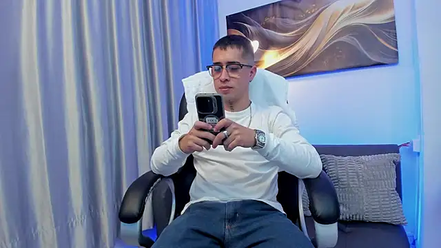 Snapshot of Tommas_Jhonson chatting on April 2, 2026, 4:08 am Tommas Jhonson online show from April 2, 2026, 4:08 am