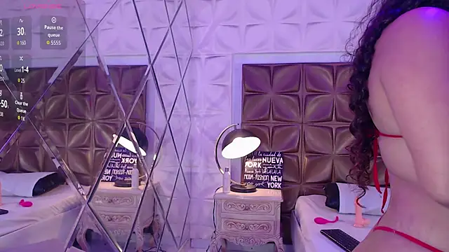 LunaJohns online show from April 7, 2026, 12:29 pm