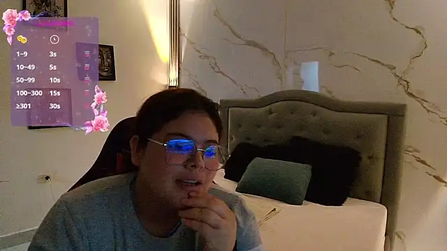 Snapshot of Nina_rouge77 chatting on February 18, 2026, 11:06 am Nina rouge77 online show from February 18, 2026, 11:06 am