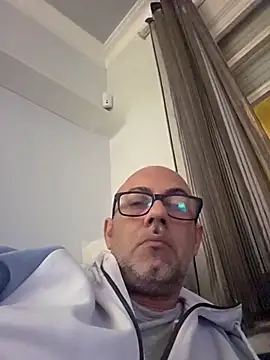 Snapshot of pareja47 chatting on May 9, 2026, 8:12 pm pareja47 online show from May 9, 2026, 8:12 pm