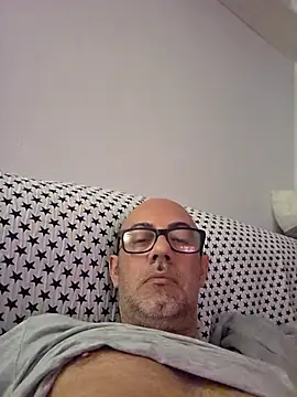 Snapshot of pareja47 chatting on May 8, 2026, 8:45 pm pareja47 online show from May 8, 2026, 8:45 pm