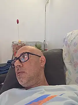 Snapshot of pareja47 chatting on August 6, 2026, 1:28 pm pareja47 online show from August 6, 2026, 1:28 pm