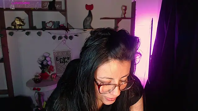 QueenRose94 online show from April 6, 2026, 11:33 am