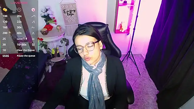 QueenRose94 online show from March 3, 2026, 4:03 pm