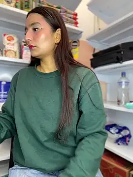 Snapshot of -BabyLuna chatting on April 9, 2026, 12:33 pm -BabyLuna online show from April 9, 2026, 12:33 pm