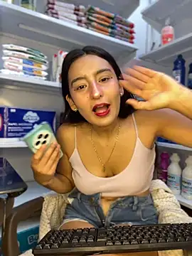 Snapshot of -BabyLuna chatting on March 31, 2026, 12:29 pm -BabyLuna online show from March 31, 2026, 12:29 pm