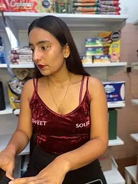 Snapshot of -BabyLuna chatting on April 7, 2026, 12:18 pm -BabyLuna online show from April 7, 2026, 12:18 pm