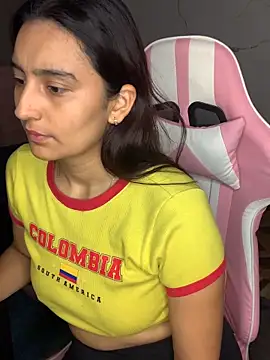 Snapshot of -BabyLuna chatting on April 8, 2026, 12:39 pm -BabyLuna online show from April 8, 2026, 12:39 pm