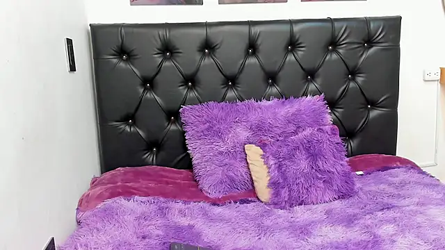 Kitty f00x online show from July 22, 2026, 1:02 pm