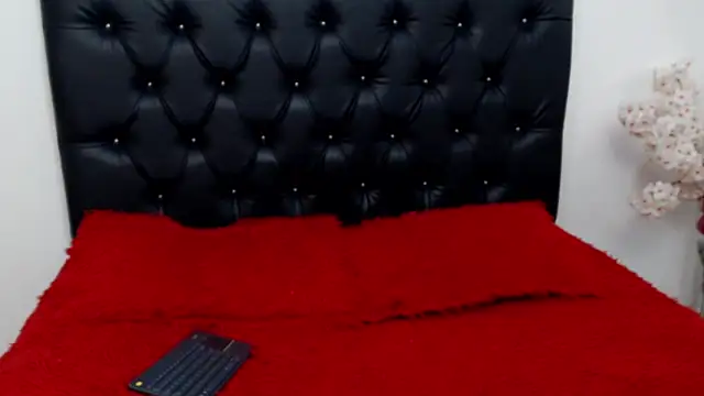 Kitty f00x online show from February 12, 2026, 8:19 pm