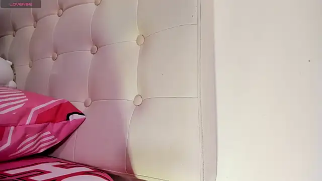 MiaEvans0 online show from April 14, 2026, 3:00 am